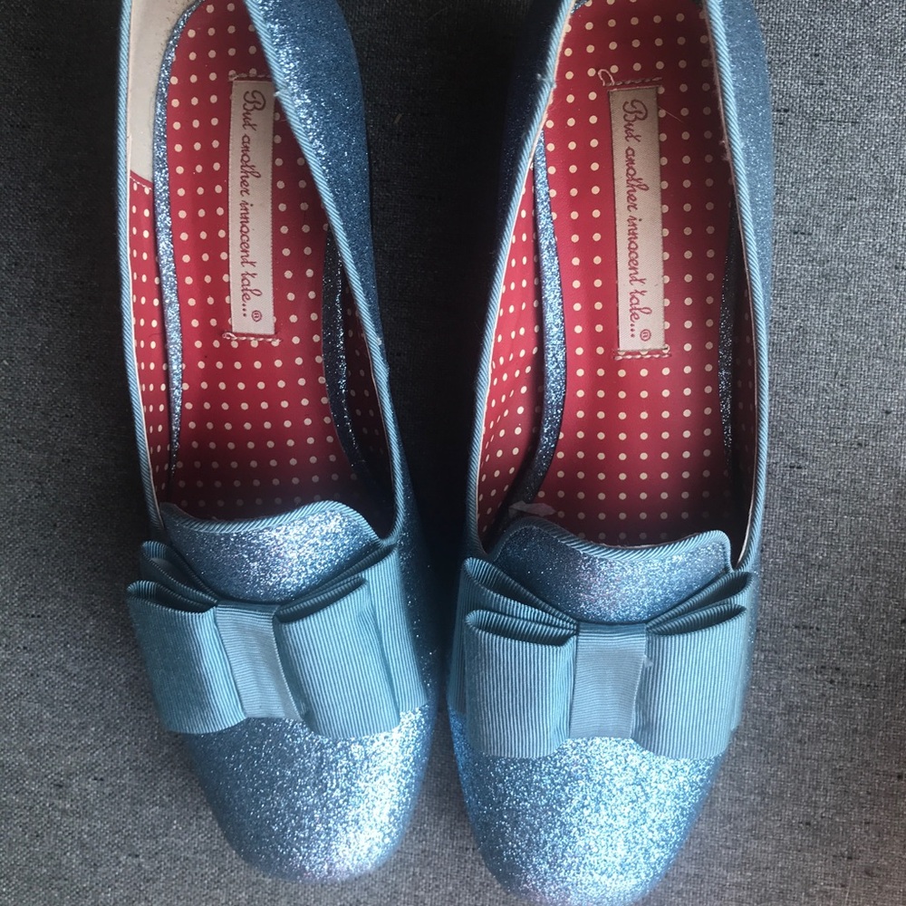 B.A.I.T size 8 glittery blue shoes